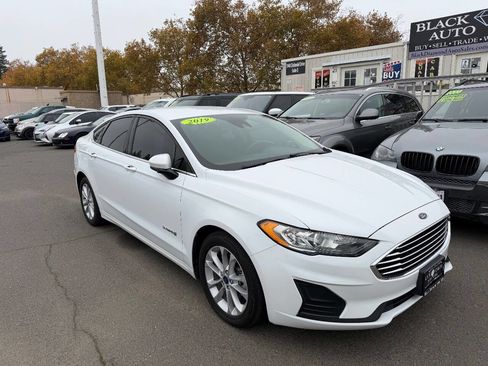 Used 2019 Ford Fusion SE image 3