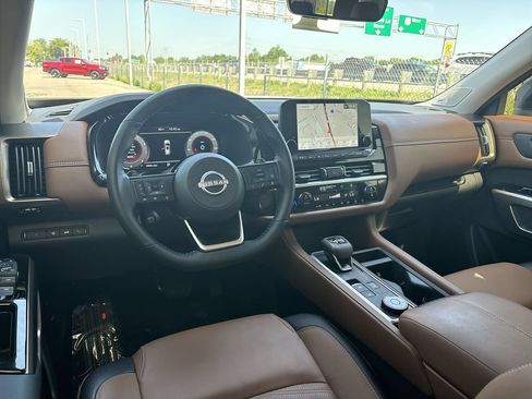 Certified 2025 Nissan Pathfinder Platinum w/ Black Appearance Package AWD/4WD image 20