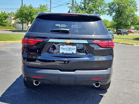 Used 2023 Chevrolet Traverse LS FWD image 6