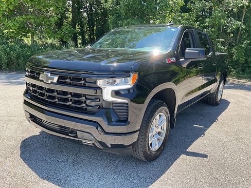 Used 2023 Chevrolet Silverado 1500 RST w/ Z71 Off-Road Package AWD/4WD image 3