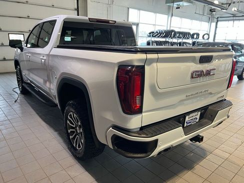 Used 2022 GMC Sierra 1500 AT4 w/ AT4 Premium Package AWD/4WD image 8