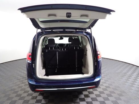 Used 2022 Chrysler Pacifica Touring-L w/ Uconnect Theater Family Group image 16