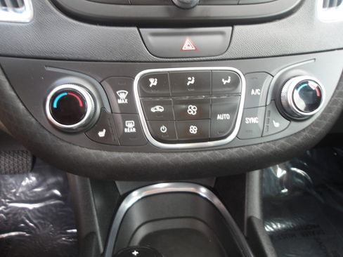 Used 2019 Chevrolet Malibu LT image 24