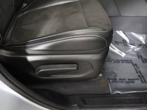 Used 2023 Jeep Grand Cherokee L Laredo image 32