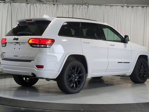 Used 2019 Jeep Grand Cherokee Altitude AWD/4WD image 10