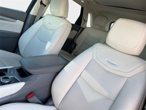 Used 2025 Cadillac XT5 Premium Luxury w/ Technology Package image 18