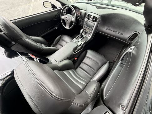 Used 2006 Chevrolet Corvette Convertible w/ 3LT w/ Preferred Equipment Group RWD image 39