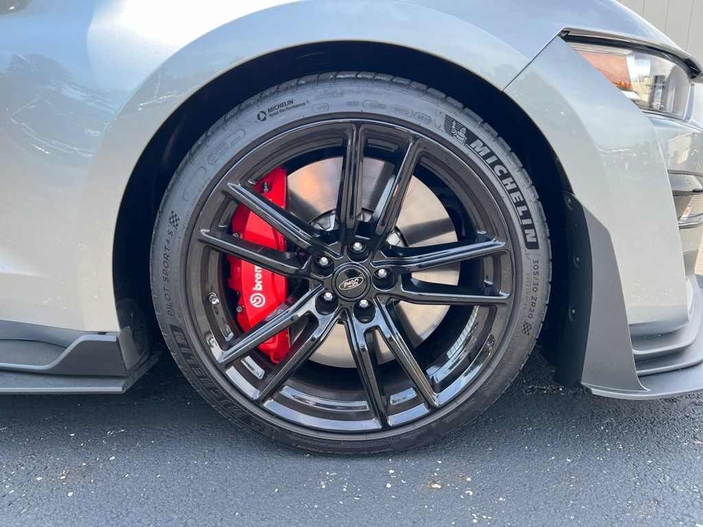 Used 2020 Ford Mustang Shelby GT500 w/ Technology Package RWD image 9
