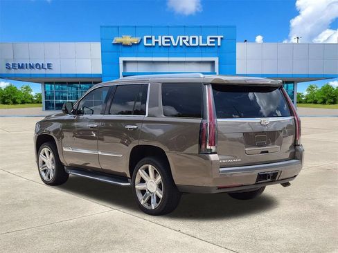 Used 2015 Cadillac Escalade Luxury RWD image 3