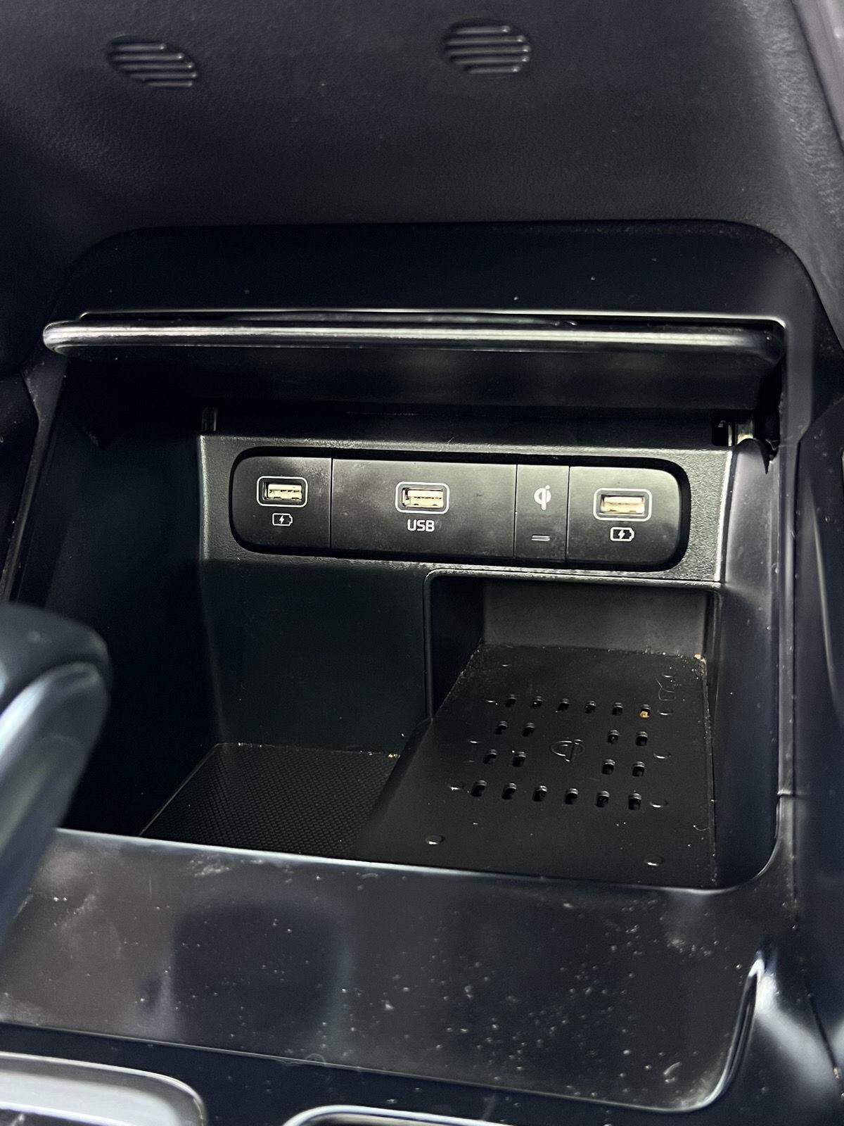 Used 2022 Kia Sorento EX w/ Panoramic Sunroof Package FWD image 9