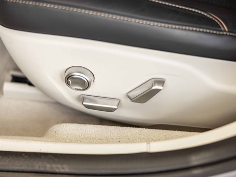 Used 2024 Lucid Air Touring image 25