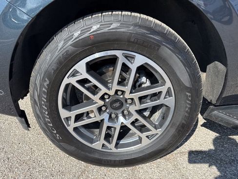 Used 2025 Ford Expedition Active image 5