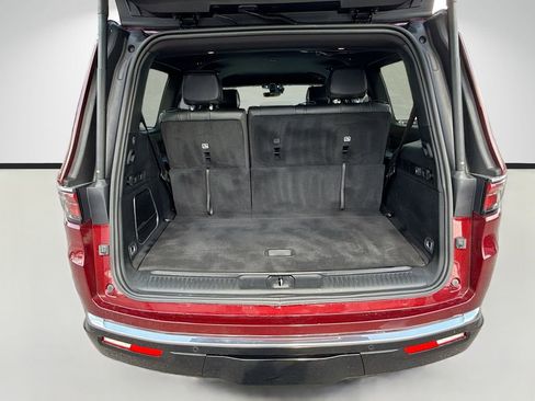 Used 2024 Jeep Wagoneer 4WD w/ Convenience Group I image 11