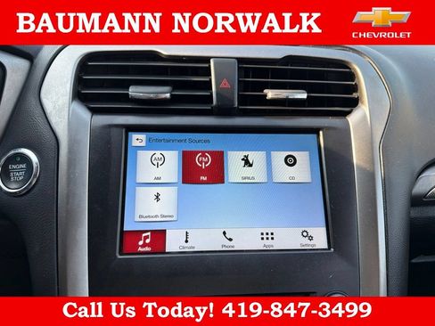 Used 2017 Ford Fusion SE w/ Fusion SE Technology Package FWD image 28