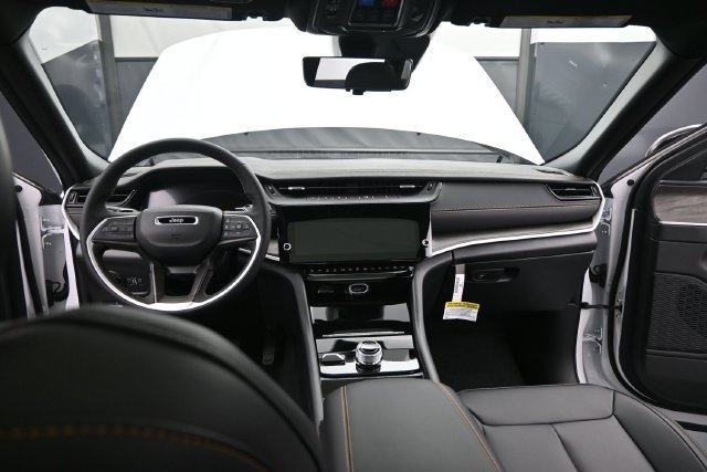 New 2026 Jeep Grand Cherokee Limited AWD/4WD image 9