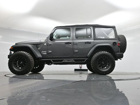 Used 2018 Jeep Wrangler Unlimited Sport image 49