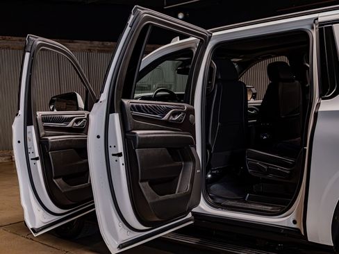 Used 2022 GMC Yukon XL Denali image 28