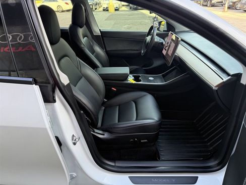 Used 2021 Tesla Model Y Long Range image 18