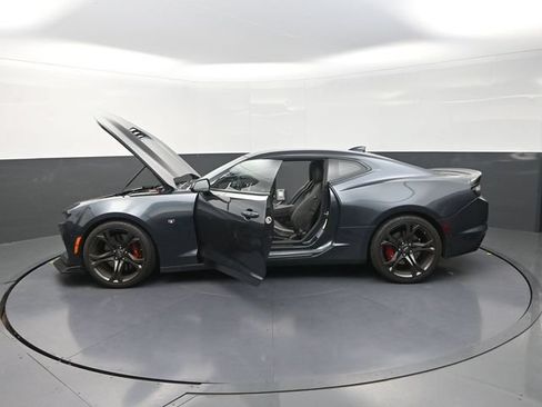 Used 2020 Chevrolet Camaro SS RWD image 39