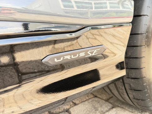 Used 2025 Lamborghini Urus SE image 18
