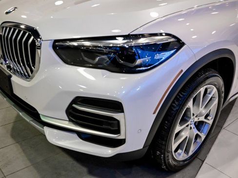 Used 2022 BMW X5 xDrive40i w/ Premium Package image 9