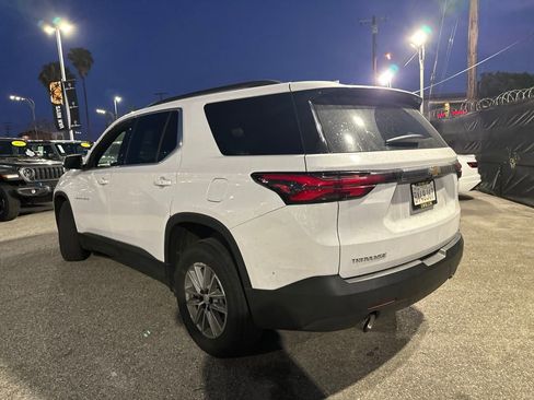 Used 2023 Chevrolet Traverse LT FWD image 4