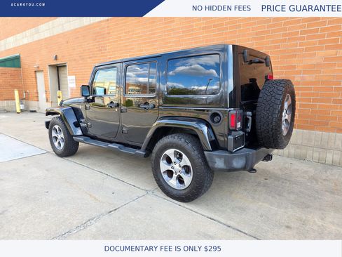 Used 2017 Jeep Wrangler Unlimited Sahara w/ Dual Top Group AWD/4WD image 5