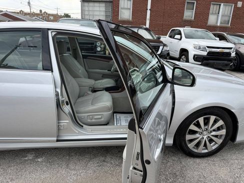 Used 2011 Toyota Avalon Limited FWD image 19