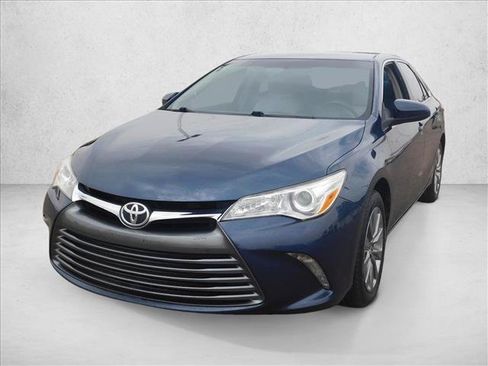 Used 2017 Toyota Camry XLE FWD image 2