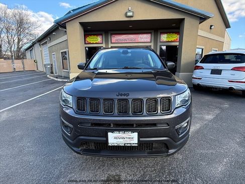 Used 2018 Jeep Compass Latitude AWD/4WD image 2