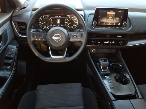 Used 2023 Nissan Rogue SV image 16