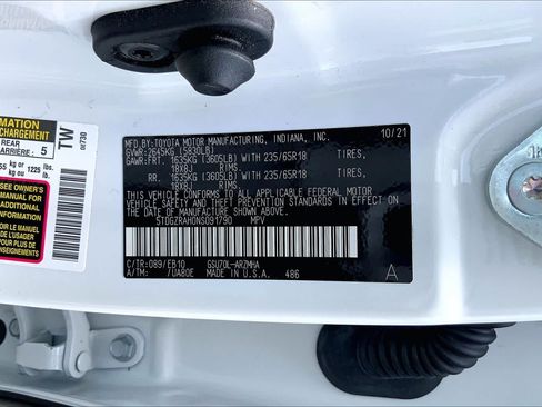 Used 2022 Toyota Highlander XLE FWD image 36