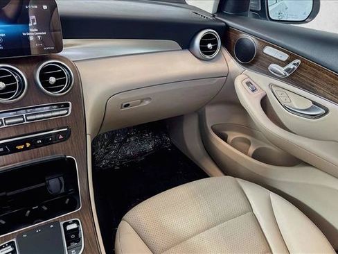 Used 2022 Mercedes-Benz GLC 300 image 22