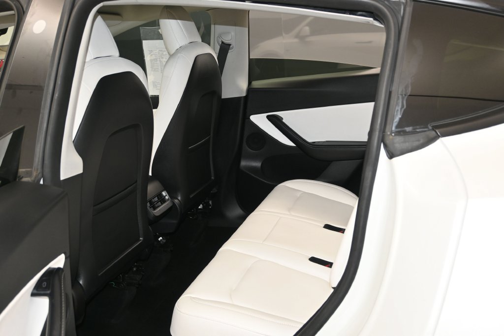 Used 2022 Tesla Model Y Performance AWD/4WD image 25
