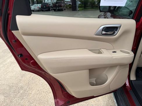 Used 2020 Nissan Pathfinder SL FWD image 13