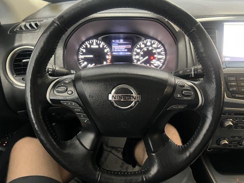 Used 2019 Nissan Pathfinder SL AWD/4WD image 13