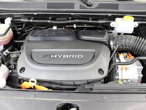 Used 2023 Chrysler Pacifica Touring-L FWD image 33