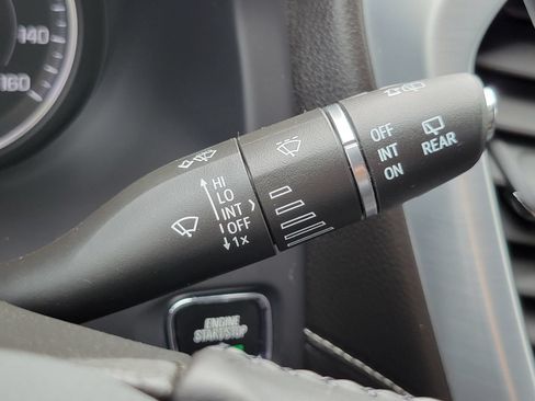 Used 2020 GMC Acadia SLT w/ Trailering Package FWD image 19