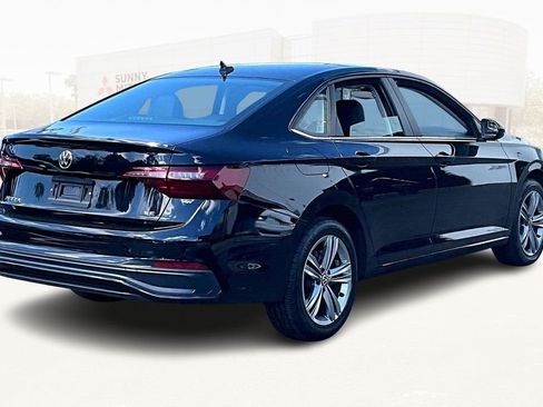 Used 2024 Volkswagen Jetta SE image 6