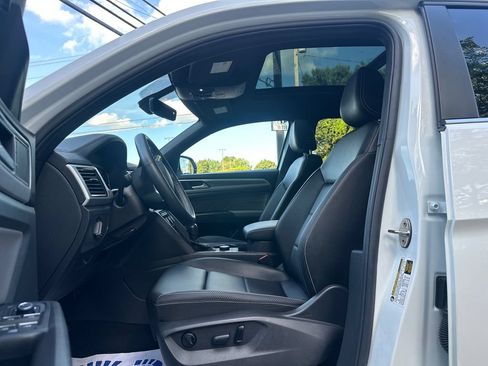 Certified 2023 Volkswagen Atlas Cross Sport SE w/ Panoramic Sunroof Package AWD/4WD image 8