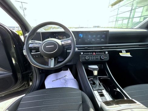 Used 2025 Hyundai Santa Cruz SE image 14