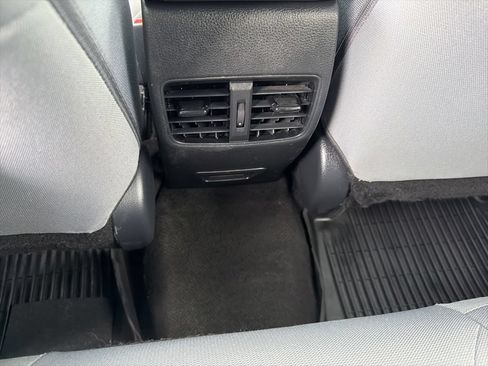 Used 2024 Toyota Corolla Cross AWD Hybrid w/ Moonroof Package image 14
