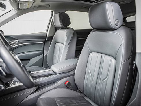Certified 2024 Audi Q8 e-tron Premium AWD/4WD image 8