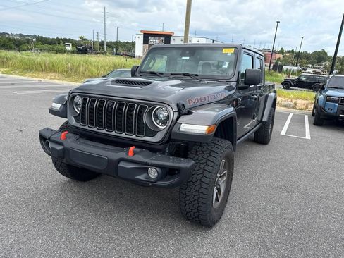Used 2024 Jeep Gladiator Mojave AWD/4WD image 5