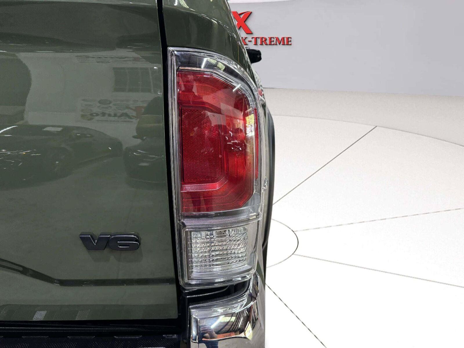 Used 2022 Toyota Tacoma TRD Off-Road AWD/4WD image 13