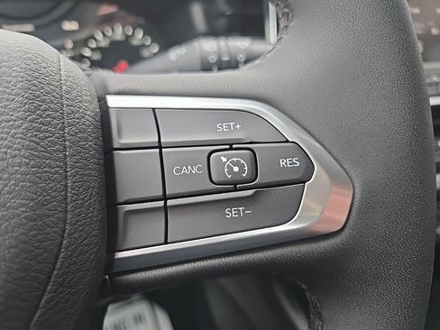 New 2026 Jeep Compass Latitude image 39