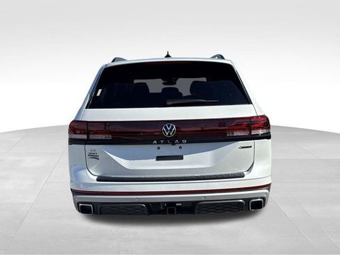 New 2026 Volkswagen Atlas Peak Edition image 4