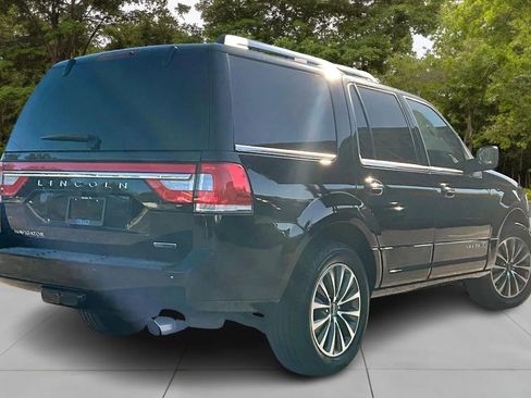 Used 2016 Lincoln Navigator Select image 2