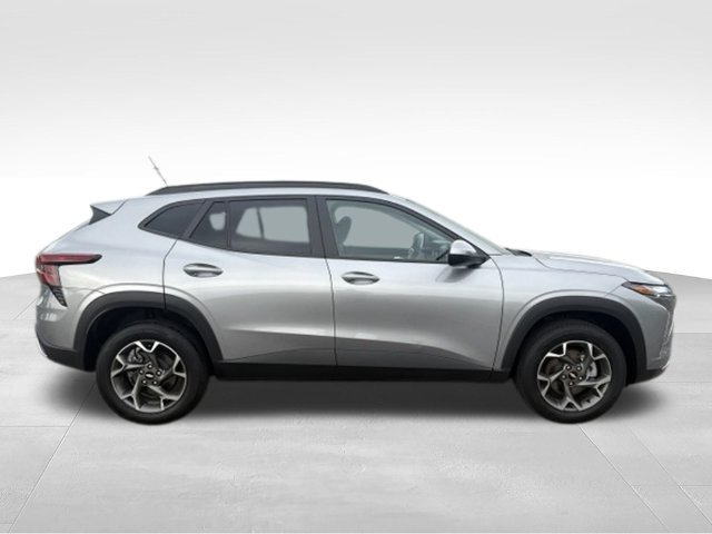 Used 2025 Chevrolet Trax LT w/ Driver Confidence Package FWD image 20