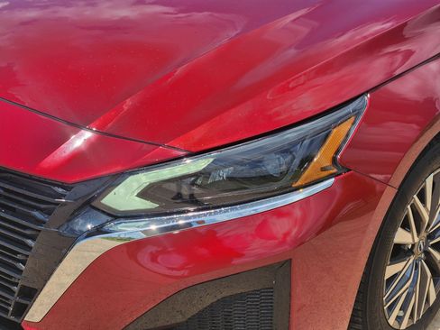 Used 2023 Nissan Altima 2.5 SV FWD image 9